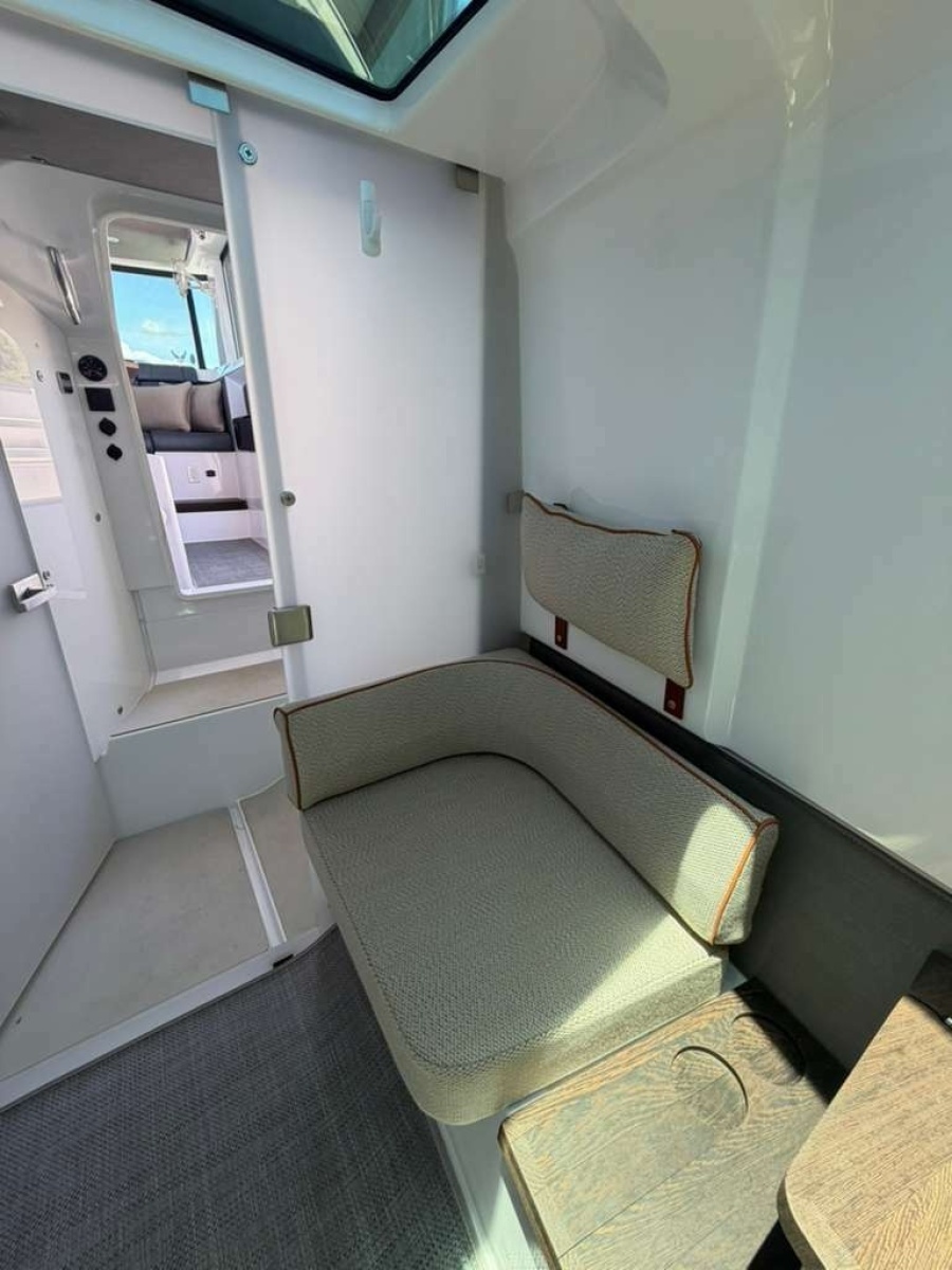 2021 Axopar 37 XC Cross Cabin Brabus