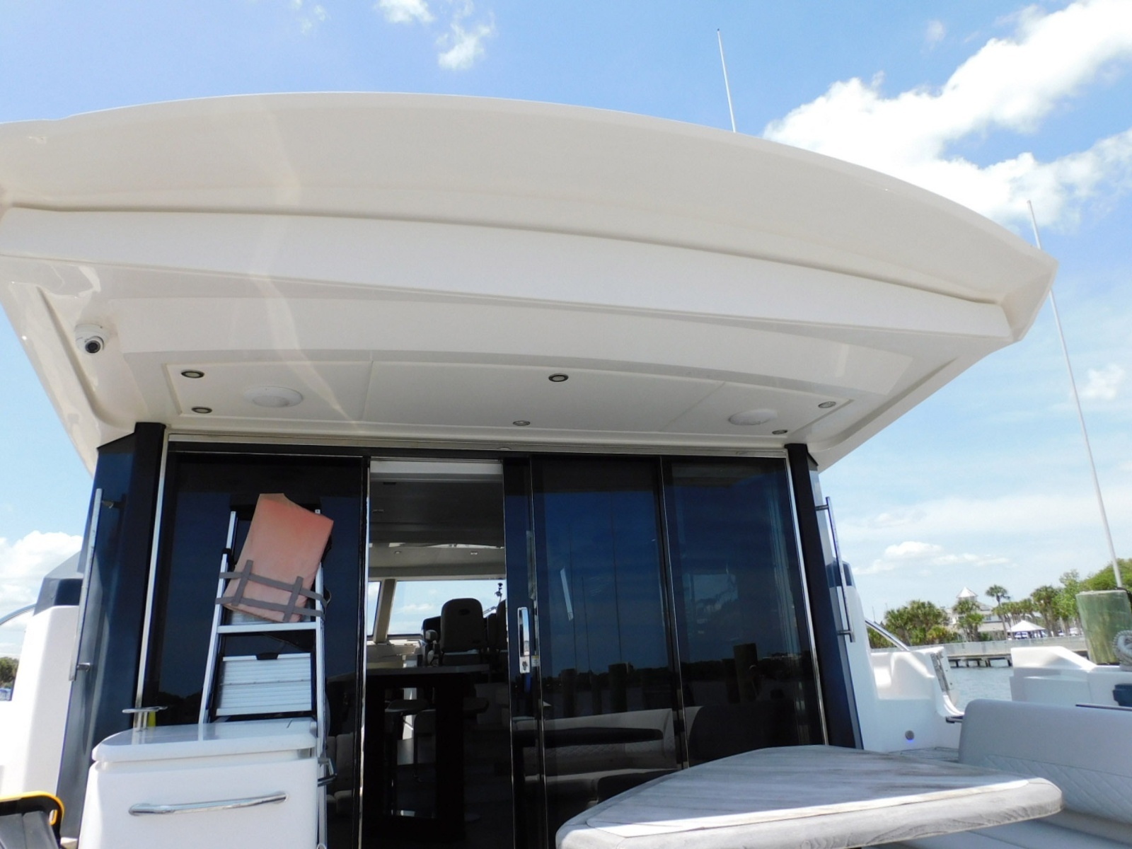 2019 Sea Ray 550L