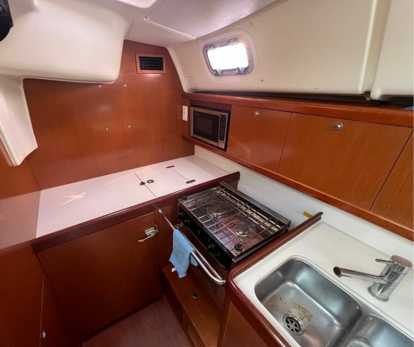 2011 Beneteau Oceanis 40