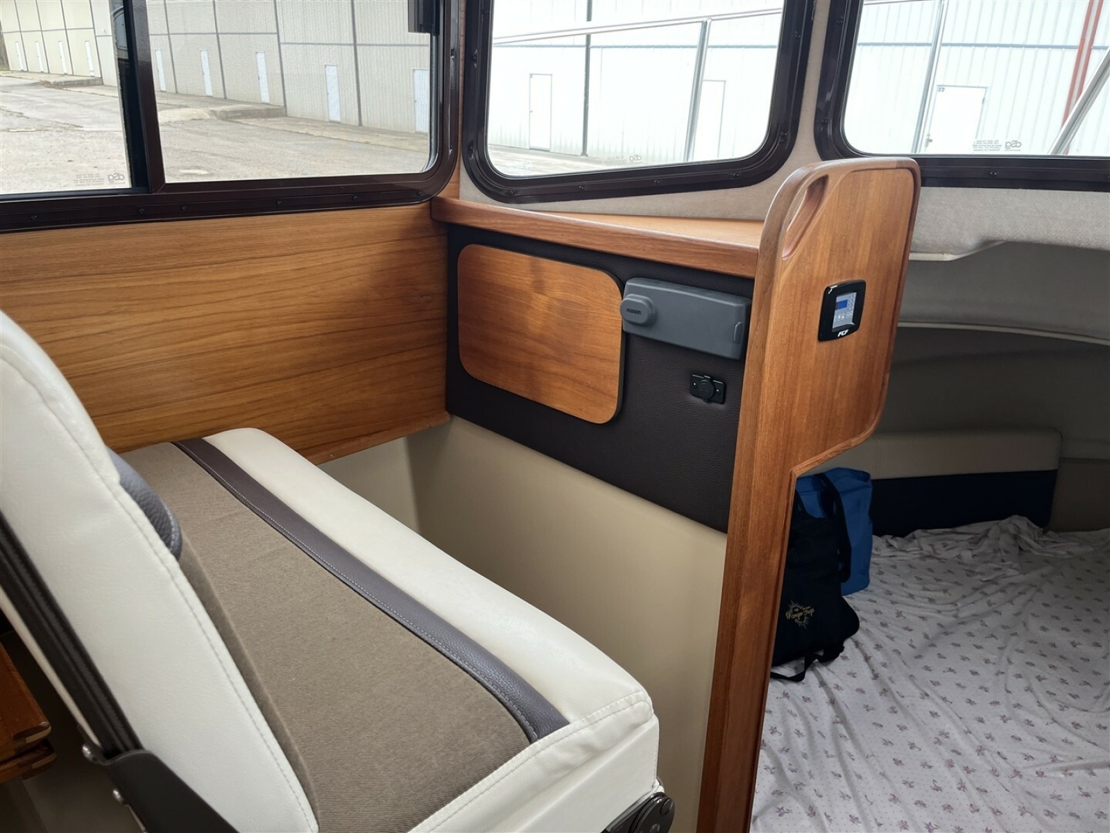2015 Ranger Tugs R-27