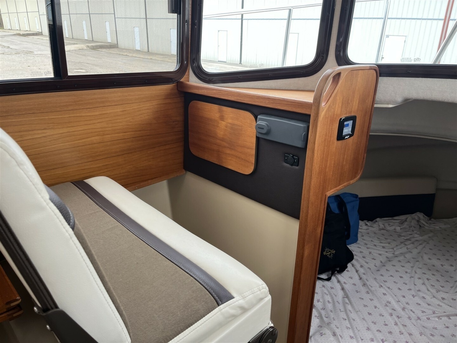 2015 Ranger Tugs R-27
