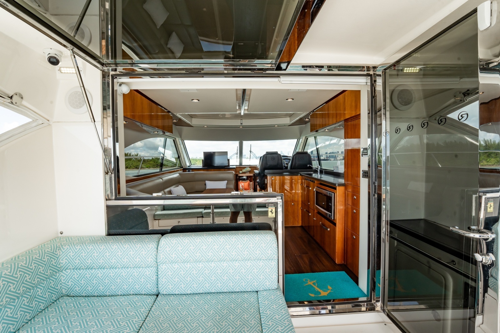 2016 Riviera 5000 Sport Yacht