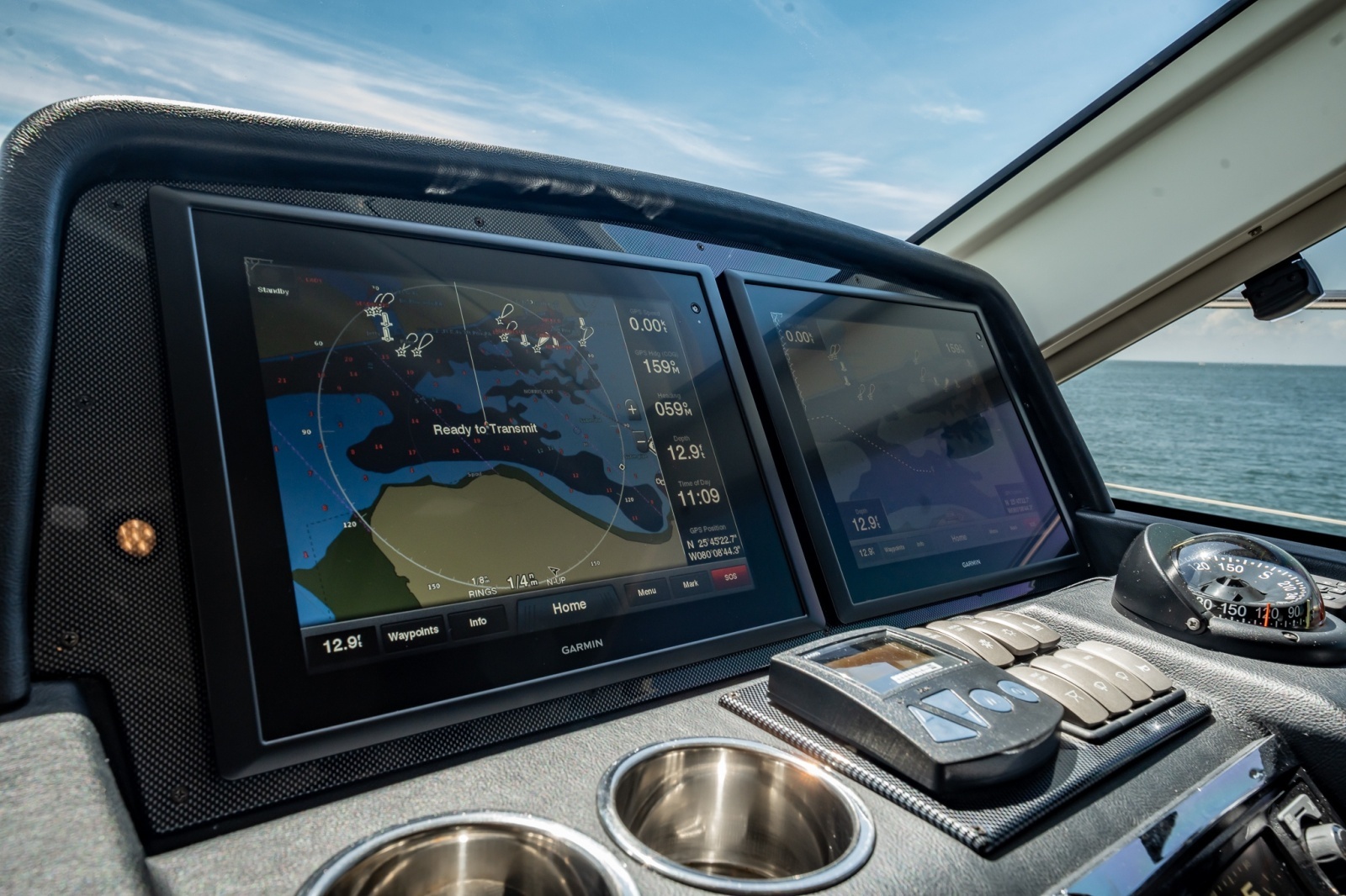 2016 Riviera 5000 Sport Yacht