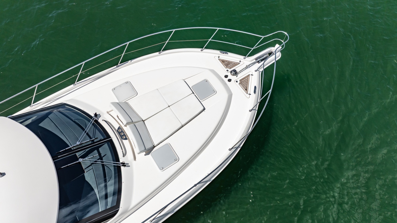 2016 Riviera 5000 Sport Yacht