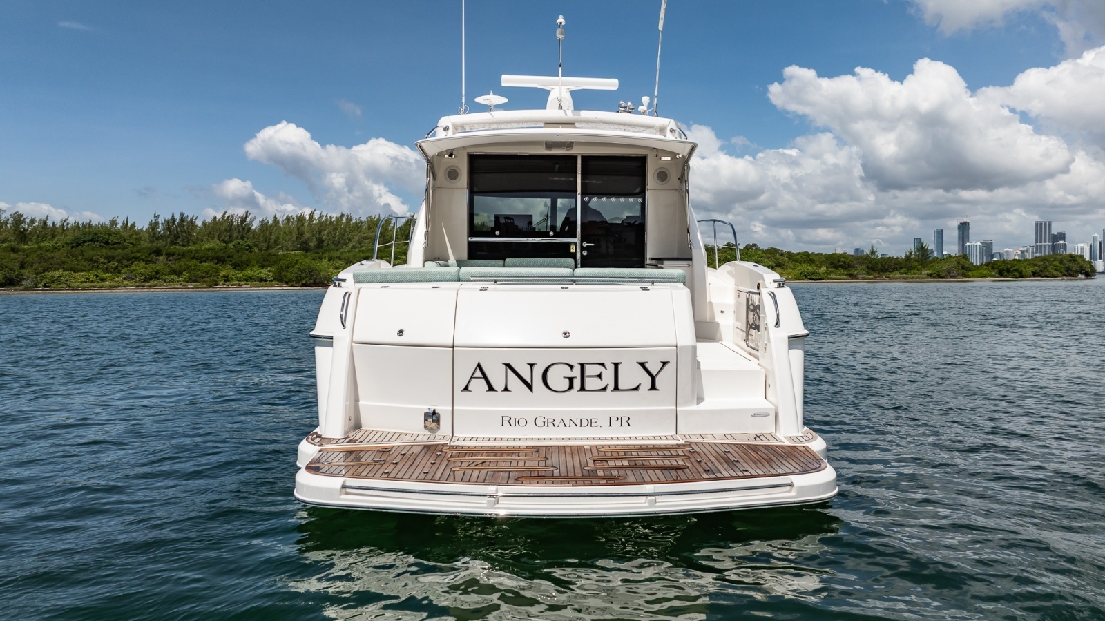 2016 Riviera 5000 Sport Yacht