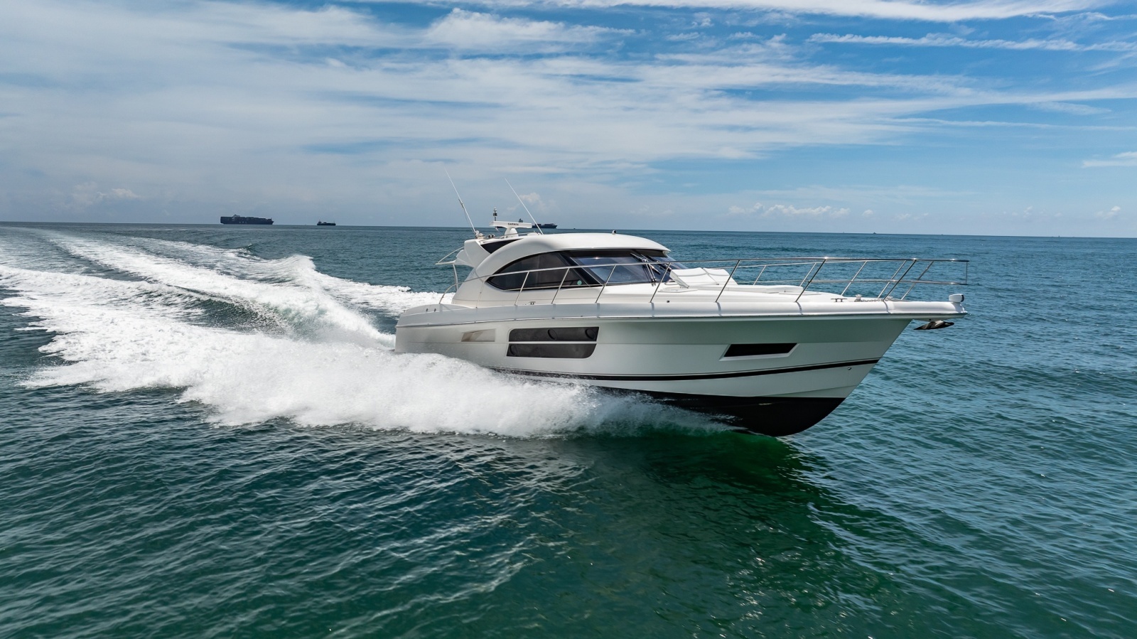 2016 Riviera 5000 Sport Yacht