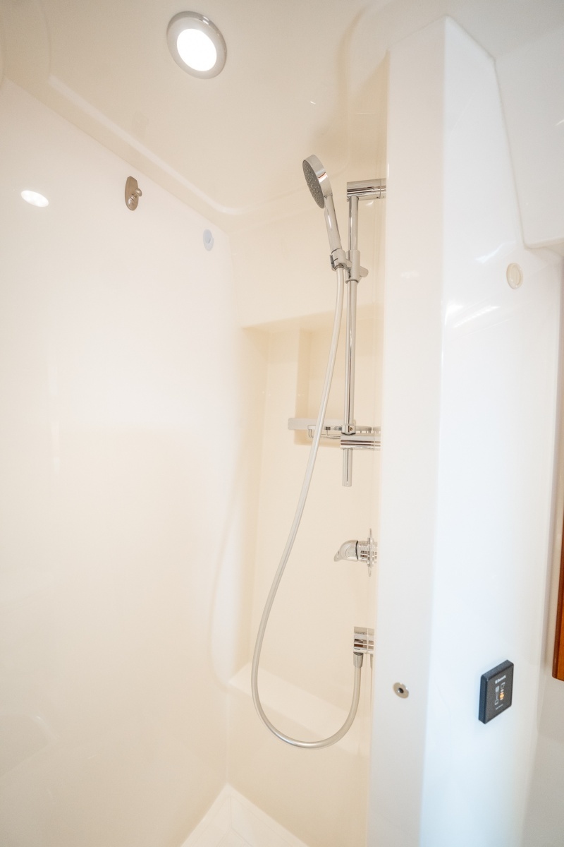 2016 Riviera 5000 Sport Yacht