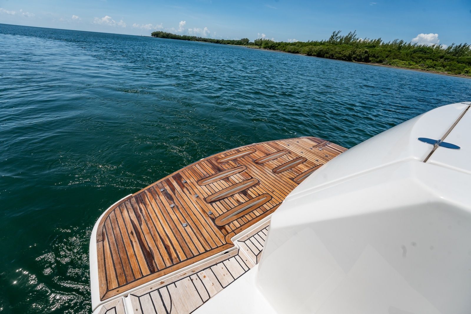 2016 Riviera 5000 Sport Yacht