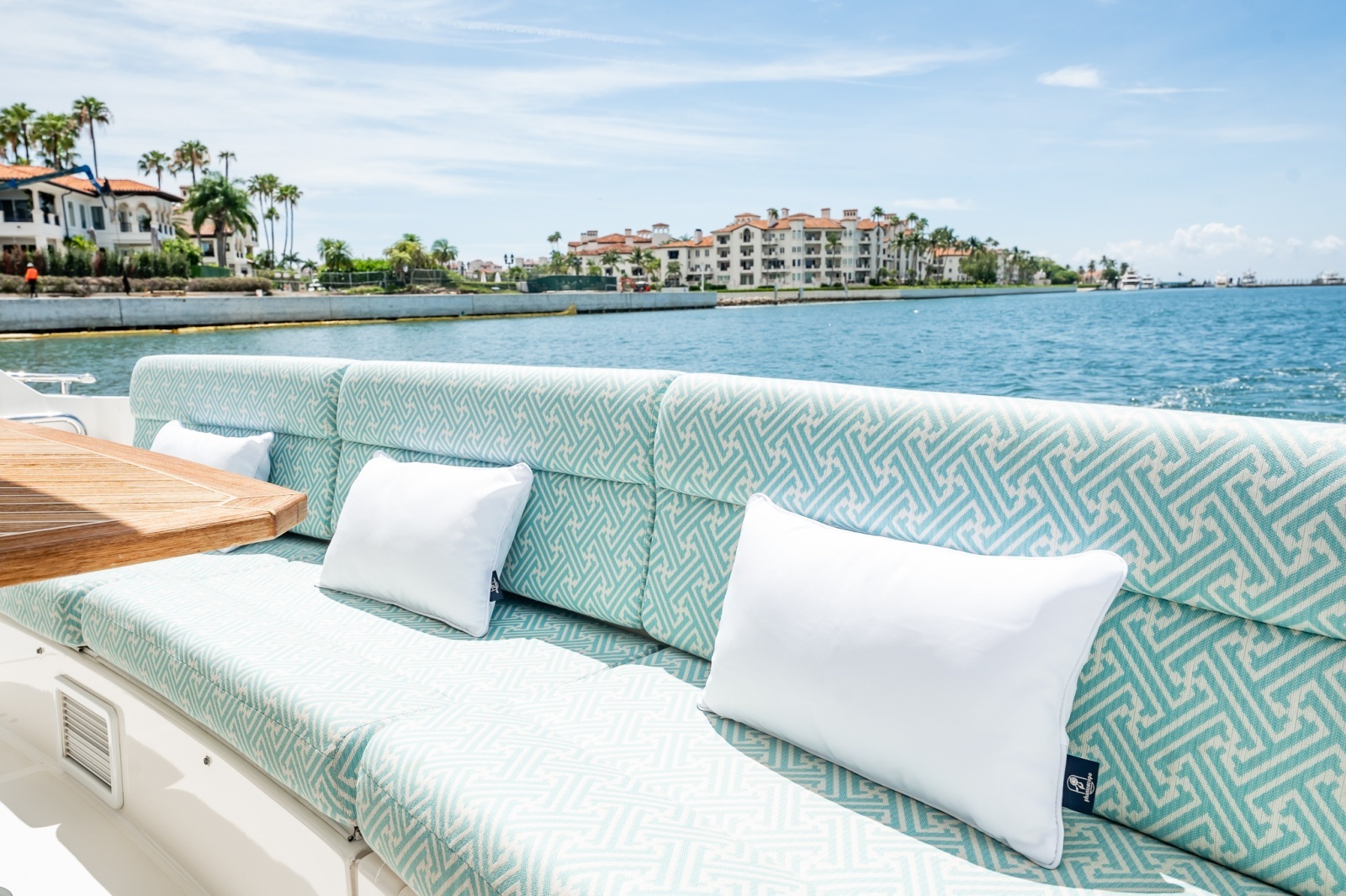 2016 Riviera 5000 Sport Yacht