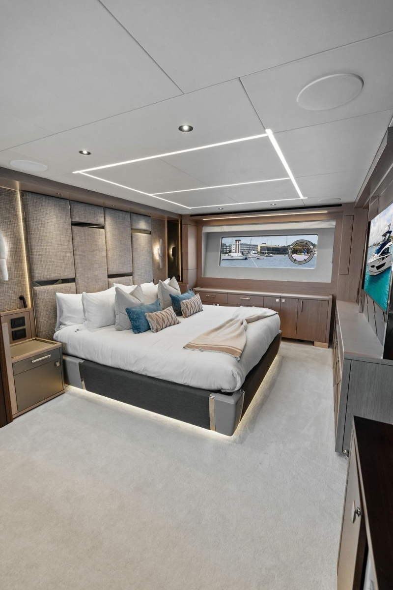 2026 Sunseeker 88 Yacht