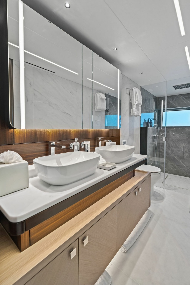 2026 Sunseeker 88 Yacht