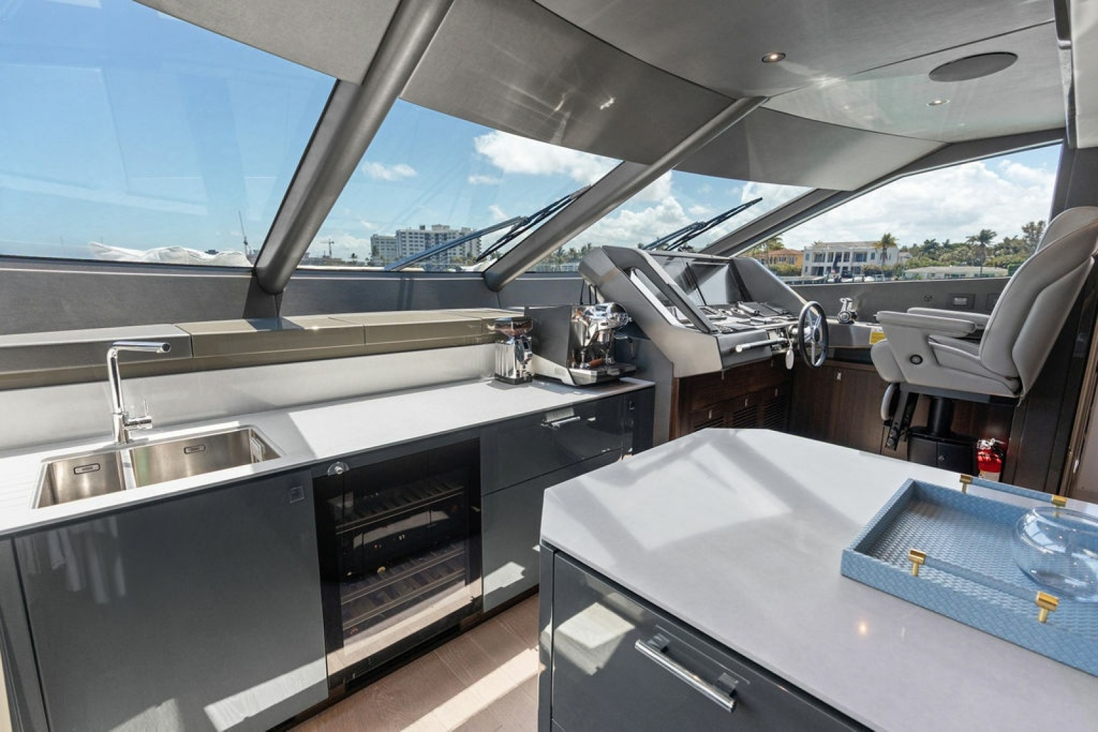2026 Sunseeker 88 Yacht