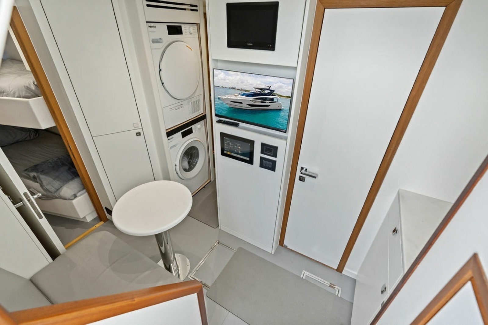 2026 Sunseeker 88 Yacht
