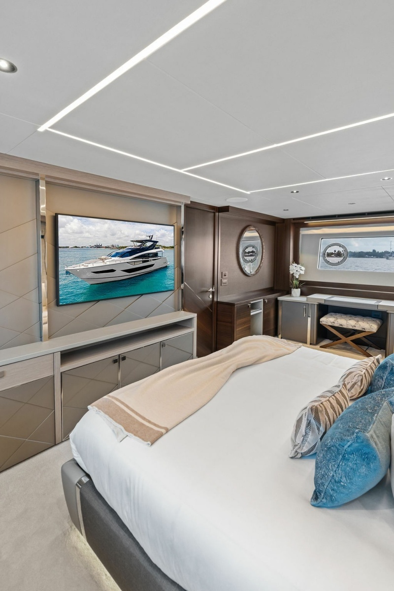 2026 Sunseeker 88 Yacht