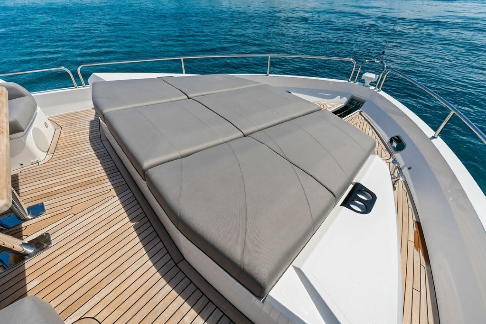 2026 Sunseeker 88 Yacht