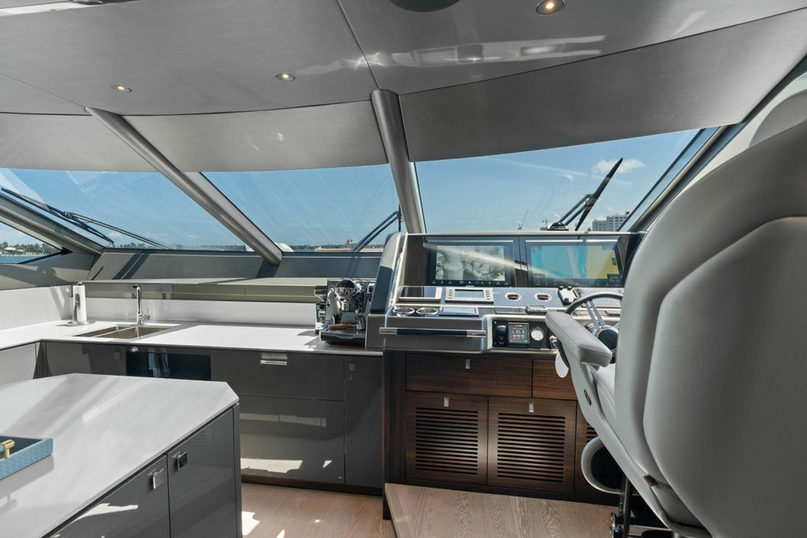2026 Sunseeker 88 Yacht