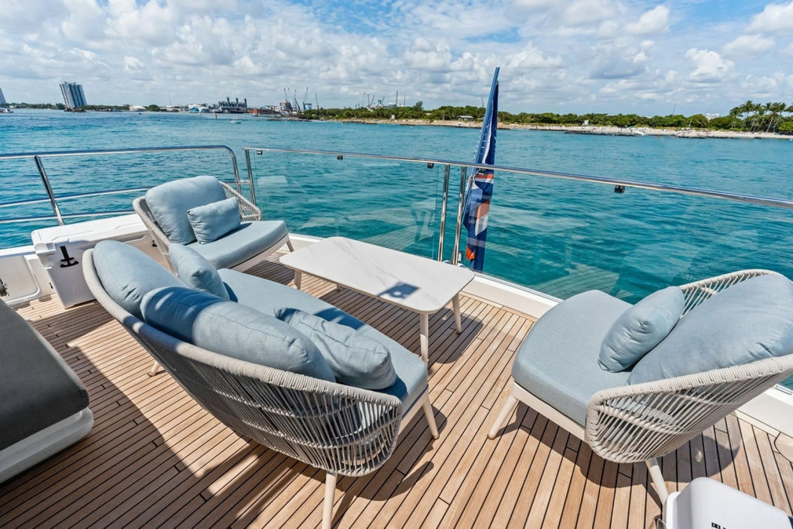 2026 Sunseeker 88 Yacht