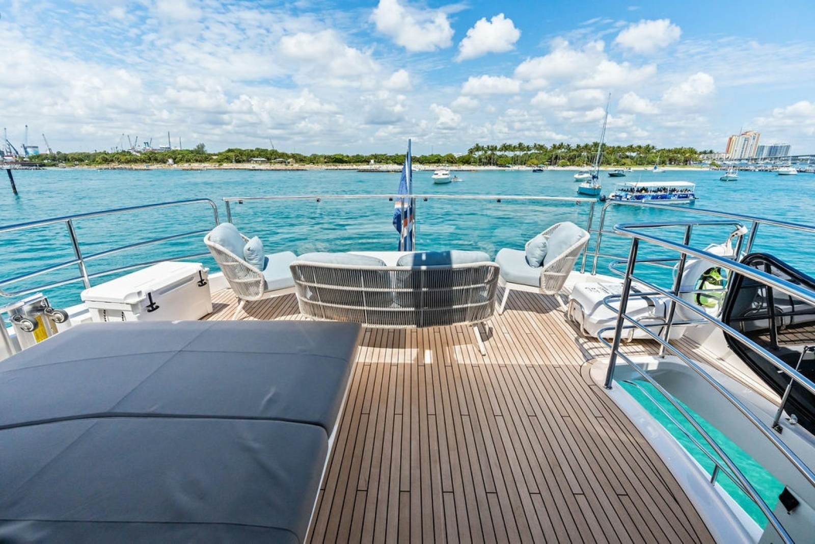 2026 Sunseeker 88 Yacht