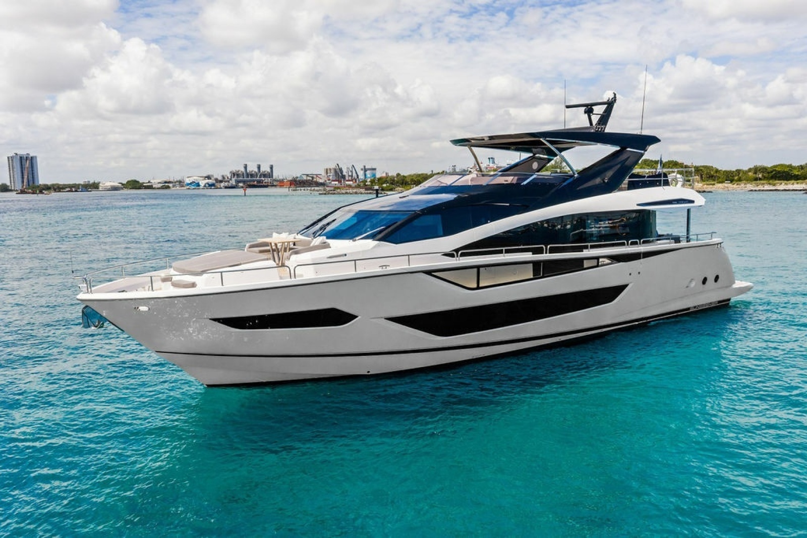 2026 Sunseeker 88 Yacht