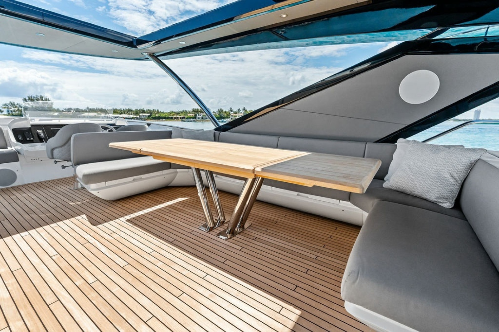 2026 Sunseeker 88 Yacht