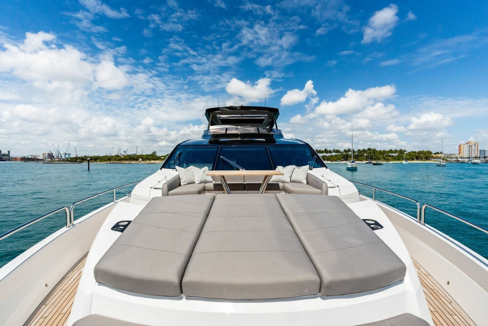 2026 Sunseeker 88 Yacht