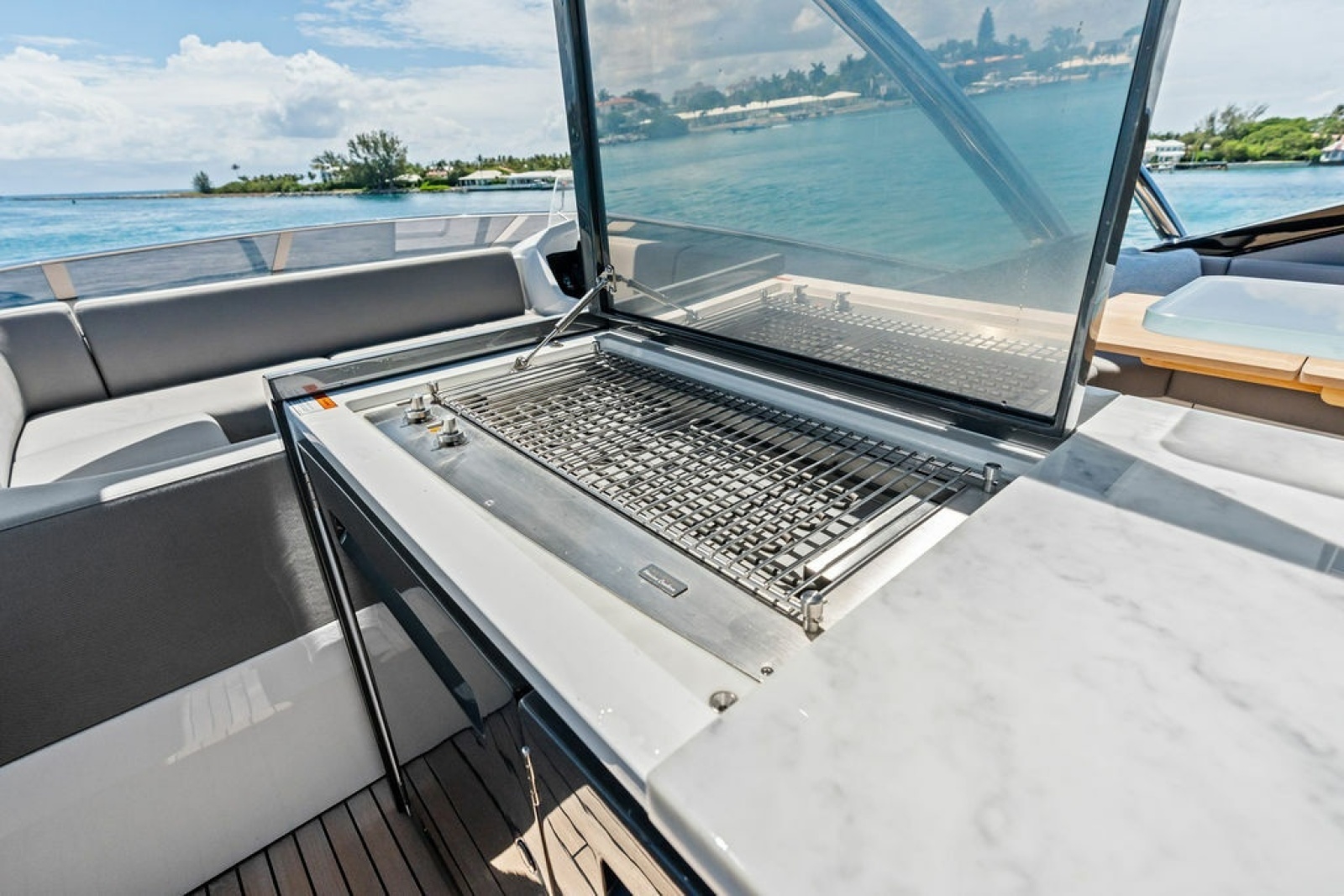 2026 Sunseeker 88 Yacht