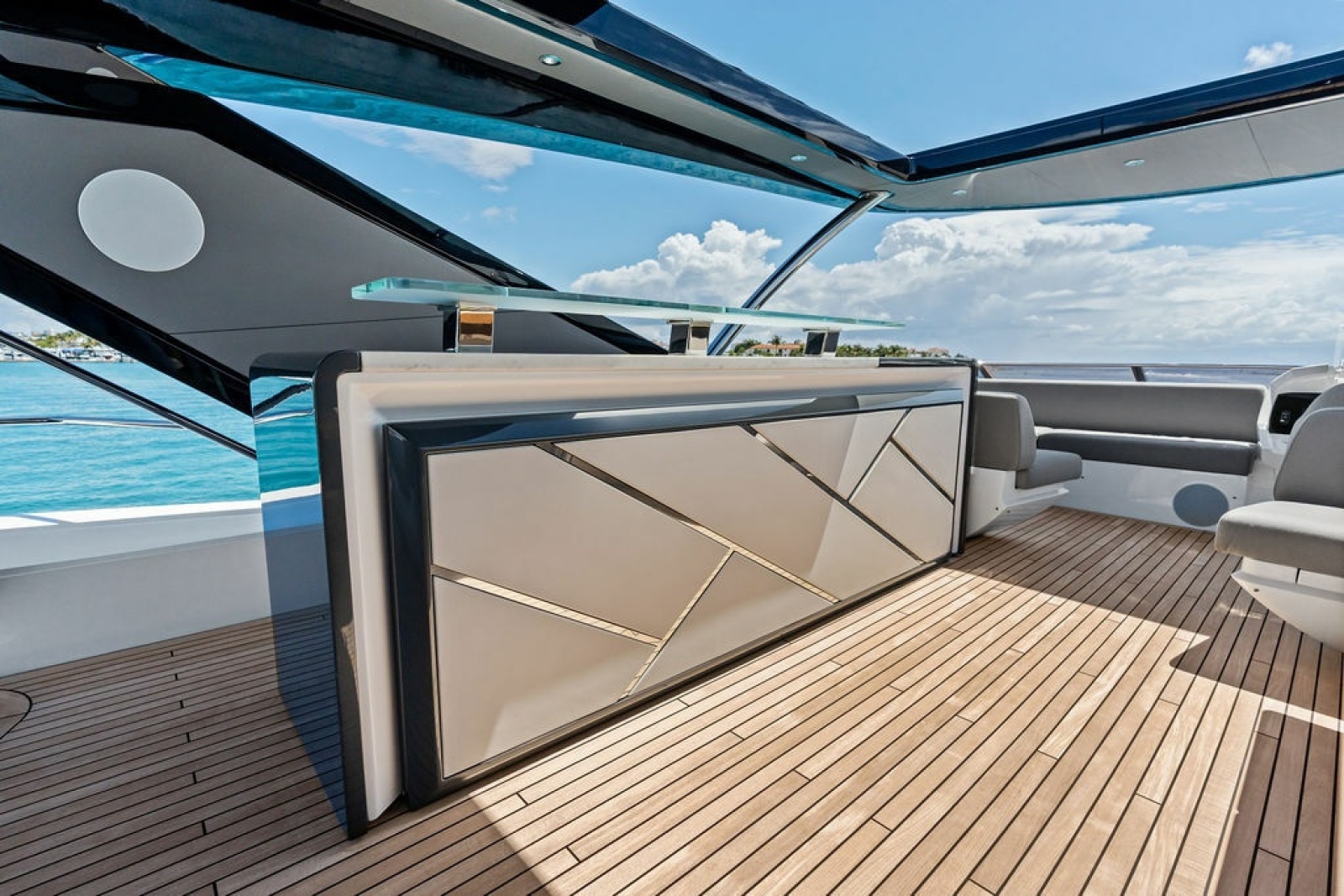 2026 Sunseeker 88 Yacht