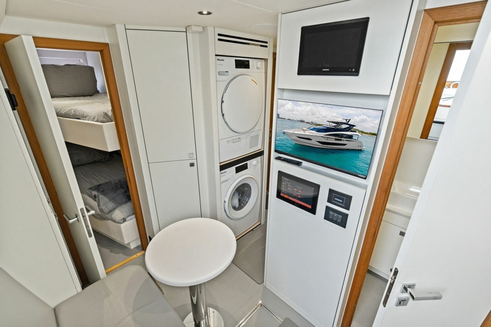 2026 Sunseeker 88 Yacht