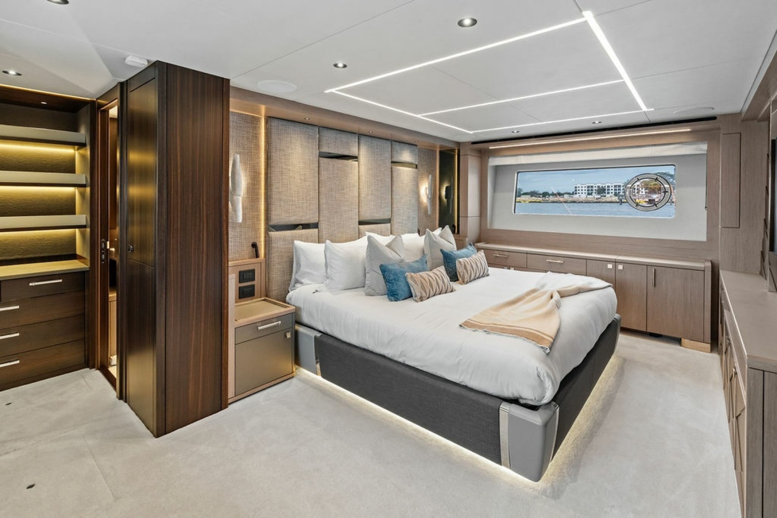2026 Sunseeker 88 Yacht