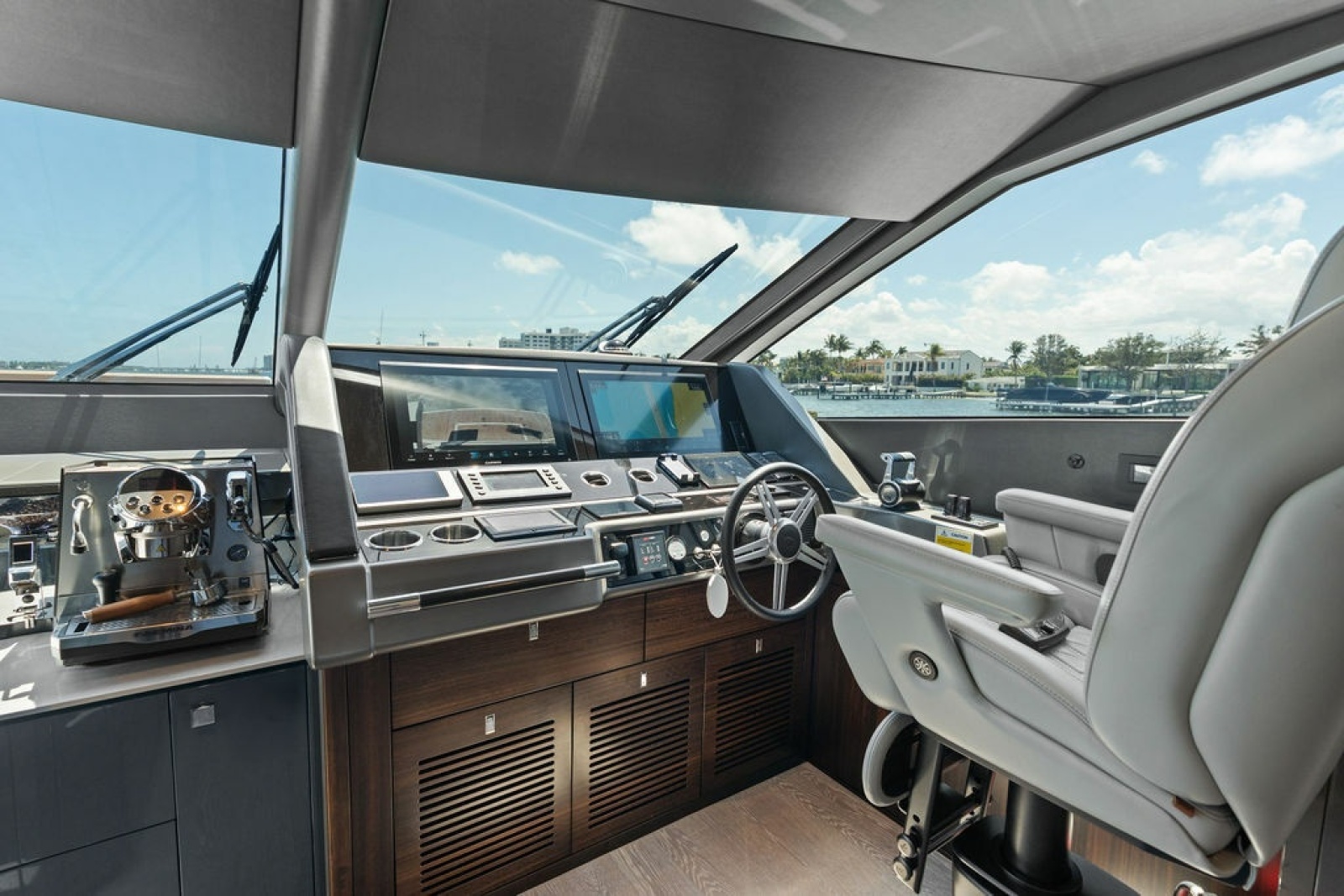 2026 Sunseeker 88 Yacht