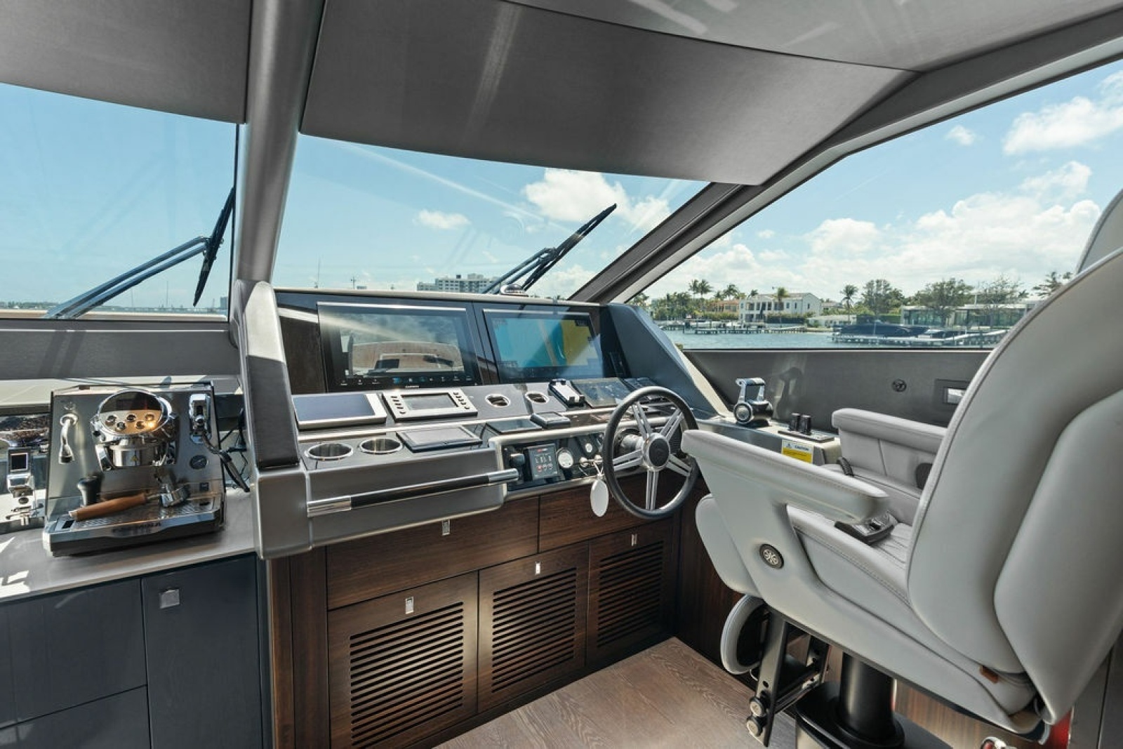 2026 Sunseeker 88 Yacht