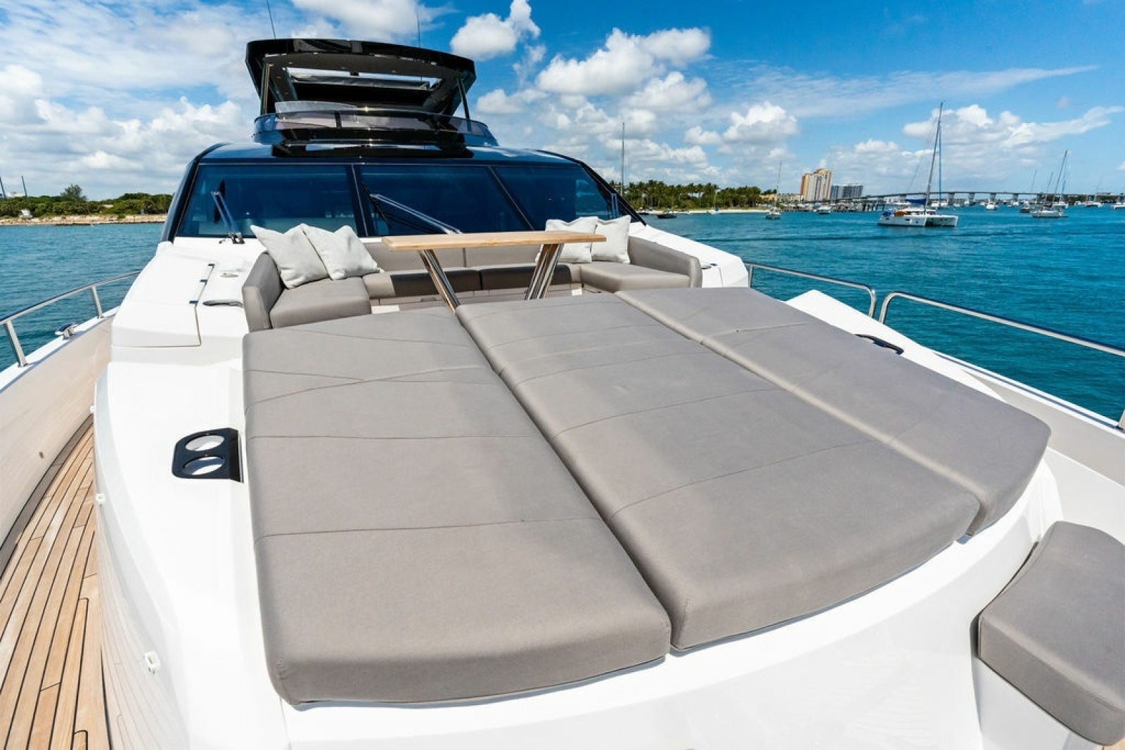 2026 Sunseeker 88 Yacht