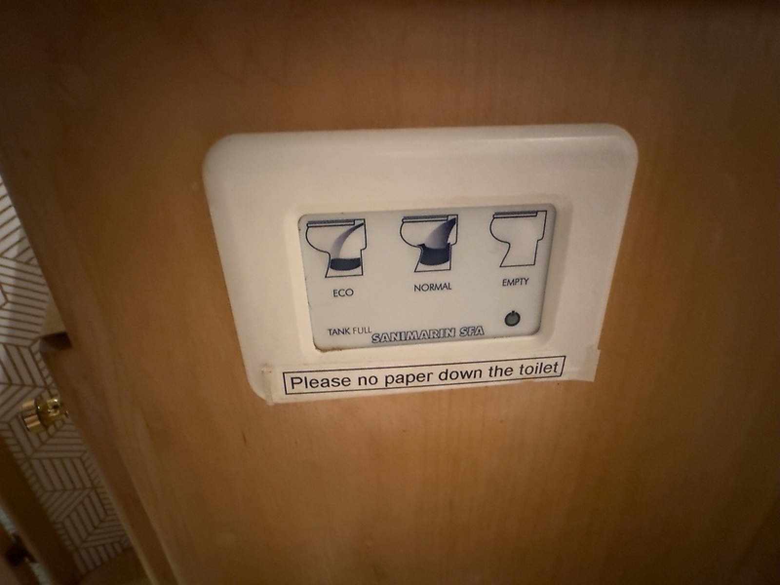 0005718156