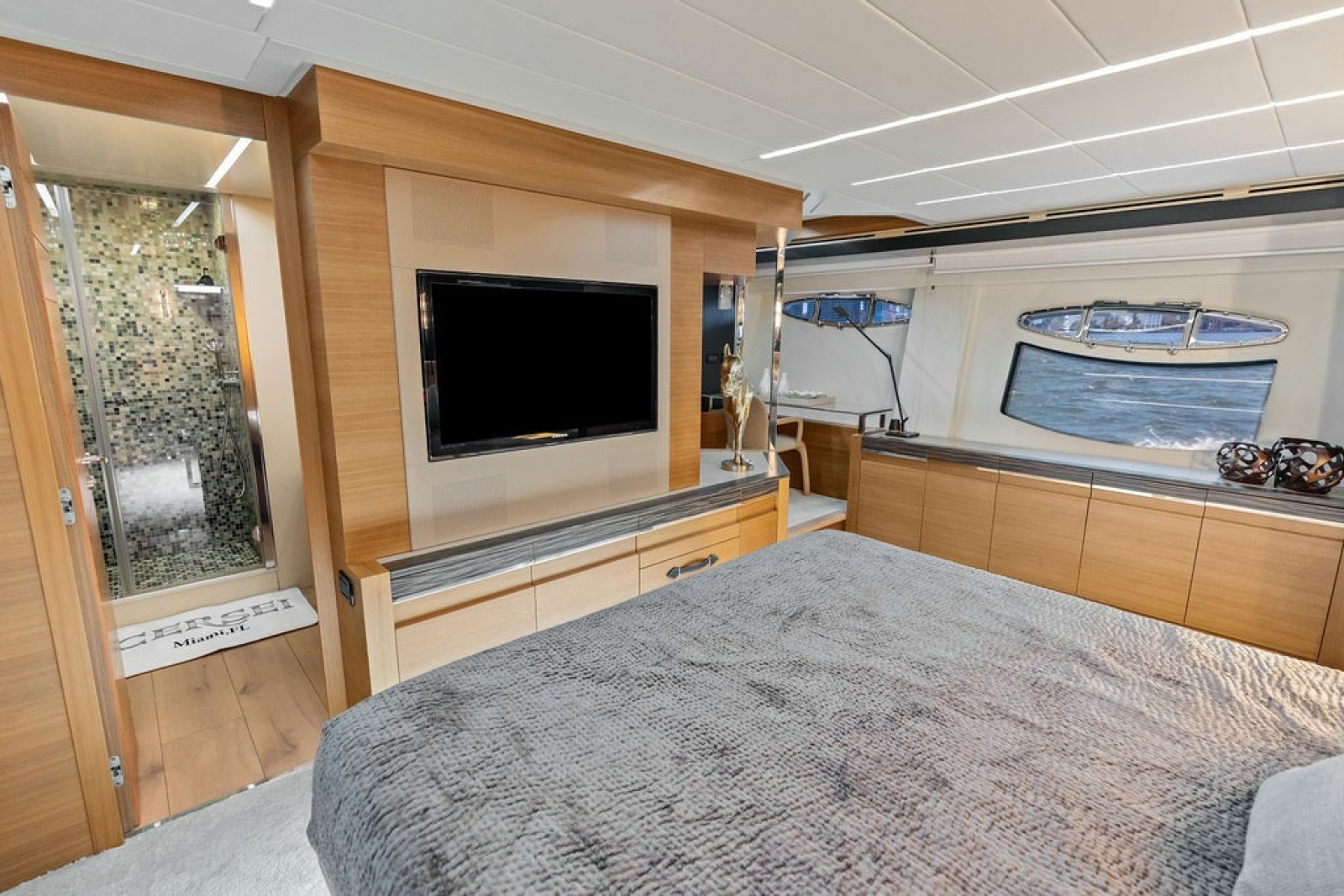 2012 Pershing 92