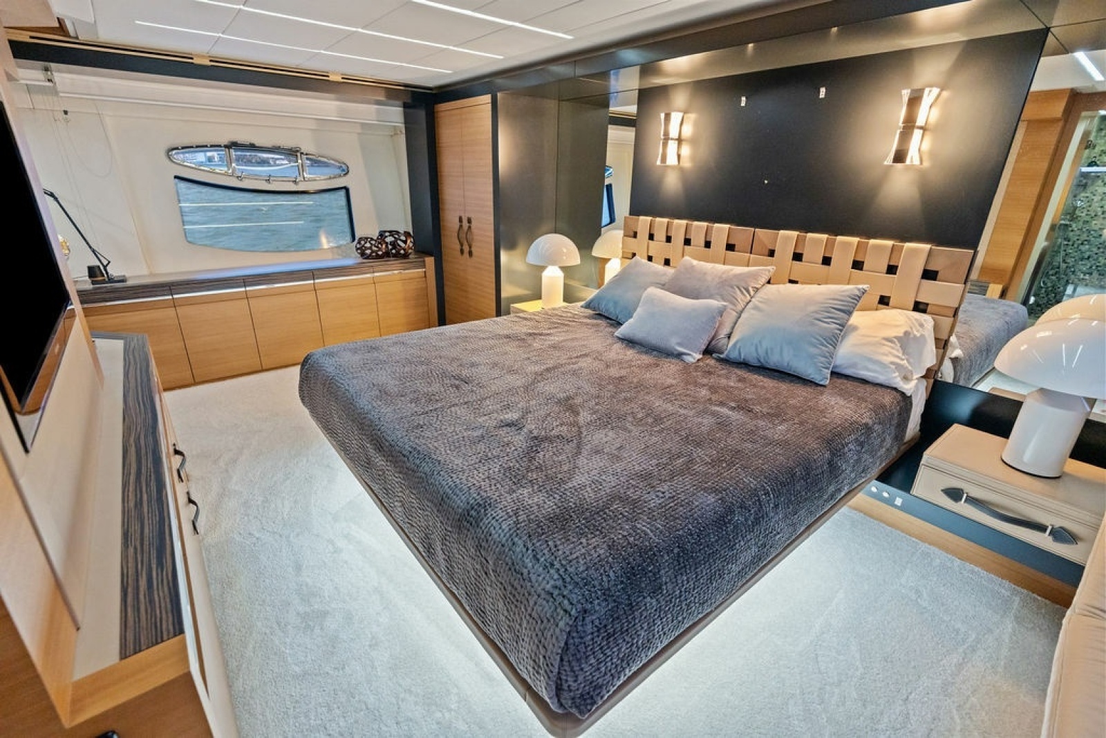 2012 Pershing 92