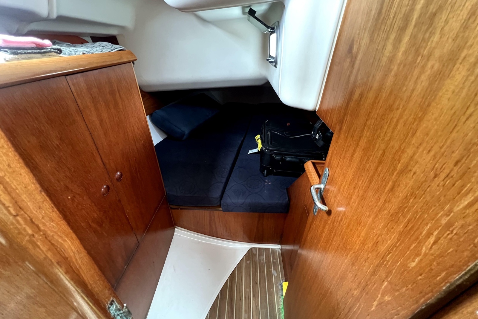 SpinOff 40ft Jeanneau Yacht For Sale