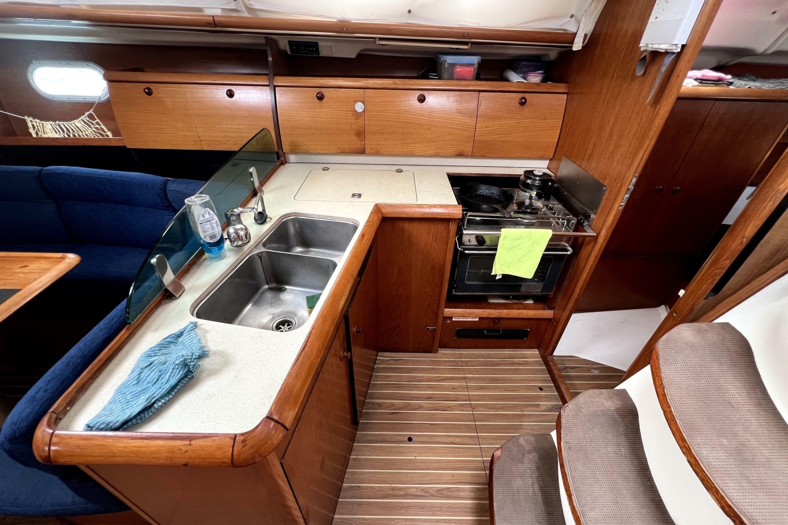 SpinOff 40ft Jeanneau Yacht For Sale