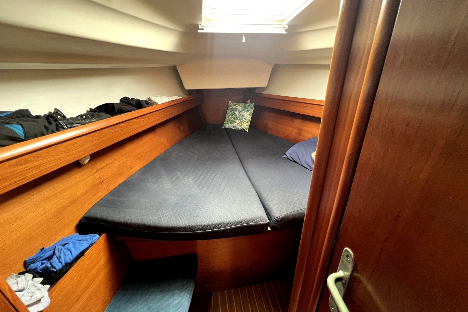 SpinOff 40ft Jeanneau Yacht For Sale