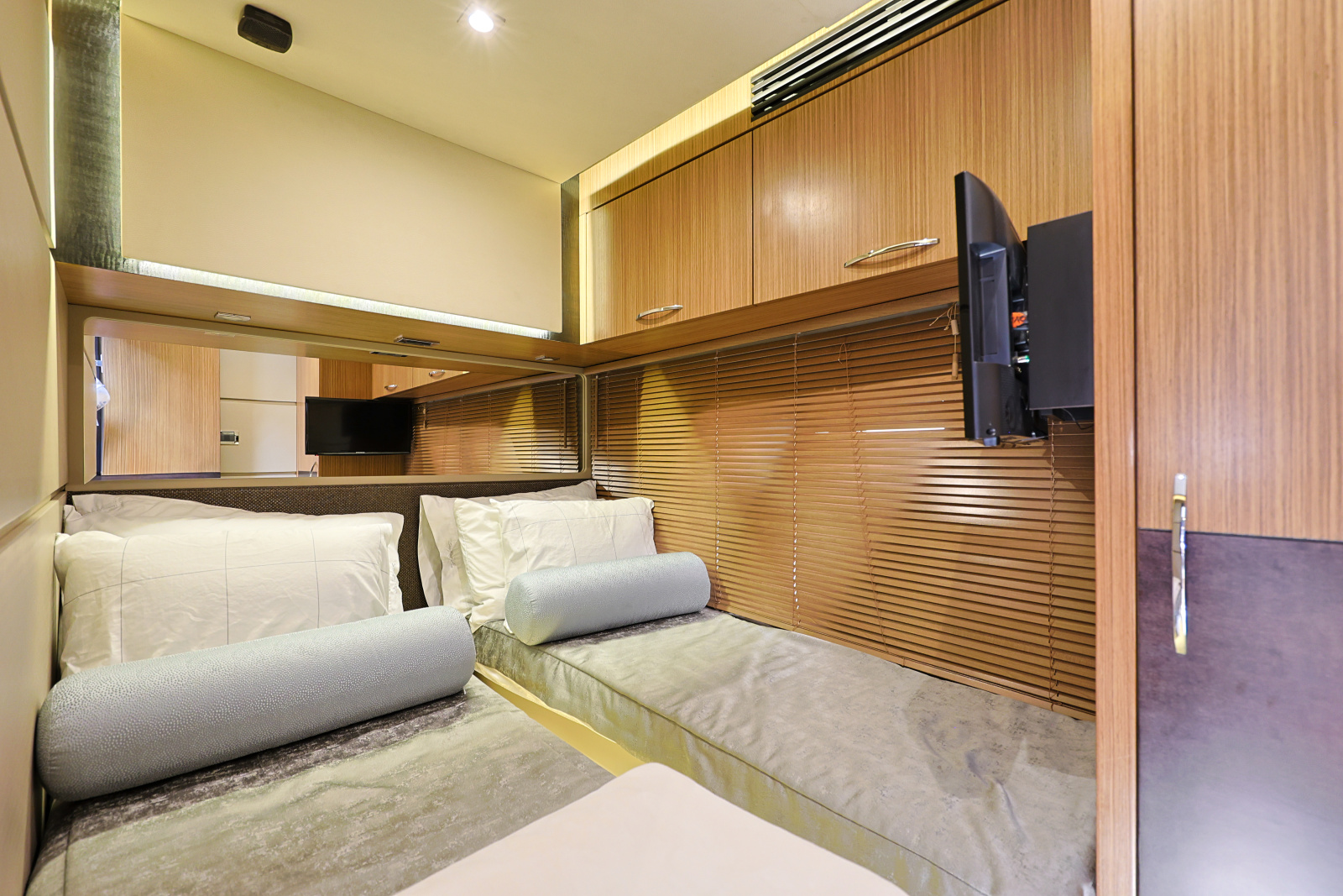 2017 Sea Ray L650 Fly