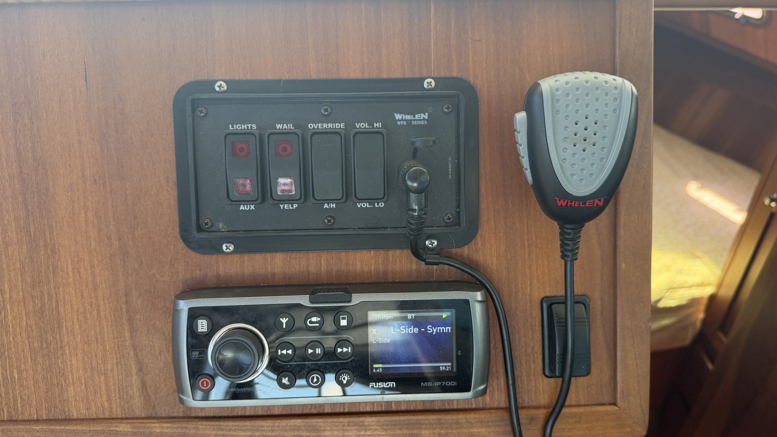 VHF, Stereo