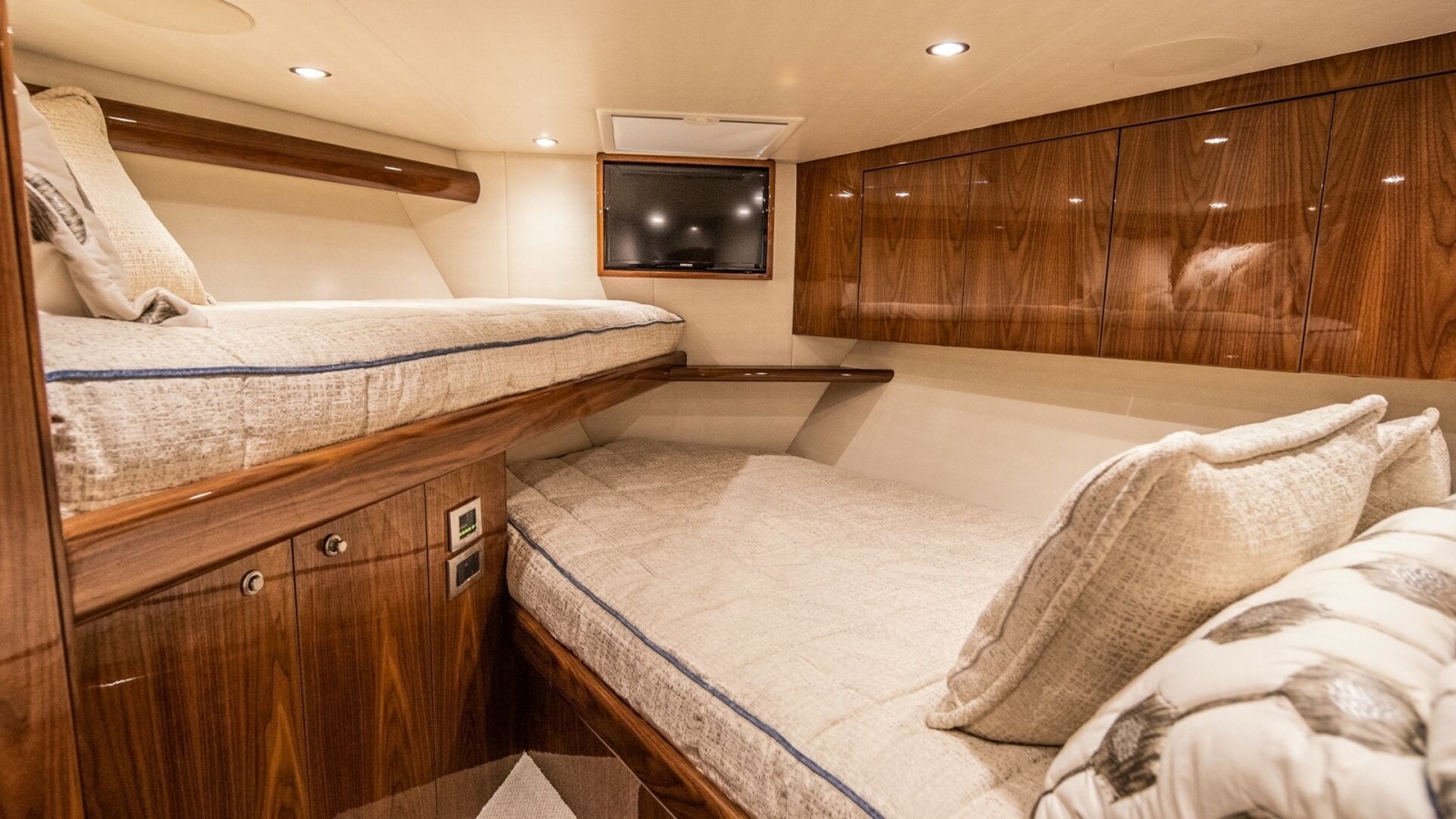 2020 58 Viking Convertible - Uno Mas 