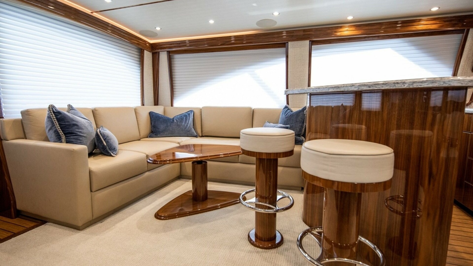 2020 58 Viking Convertible - Uno Mas 