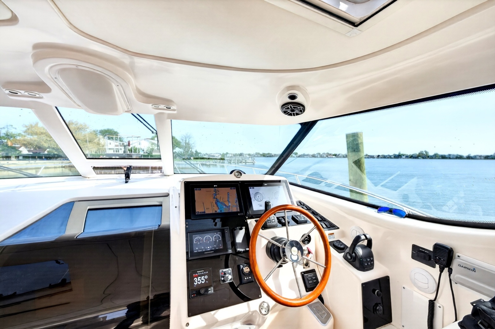 2006 Tiara Yachts 4300 Sovran