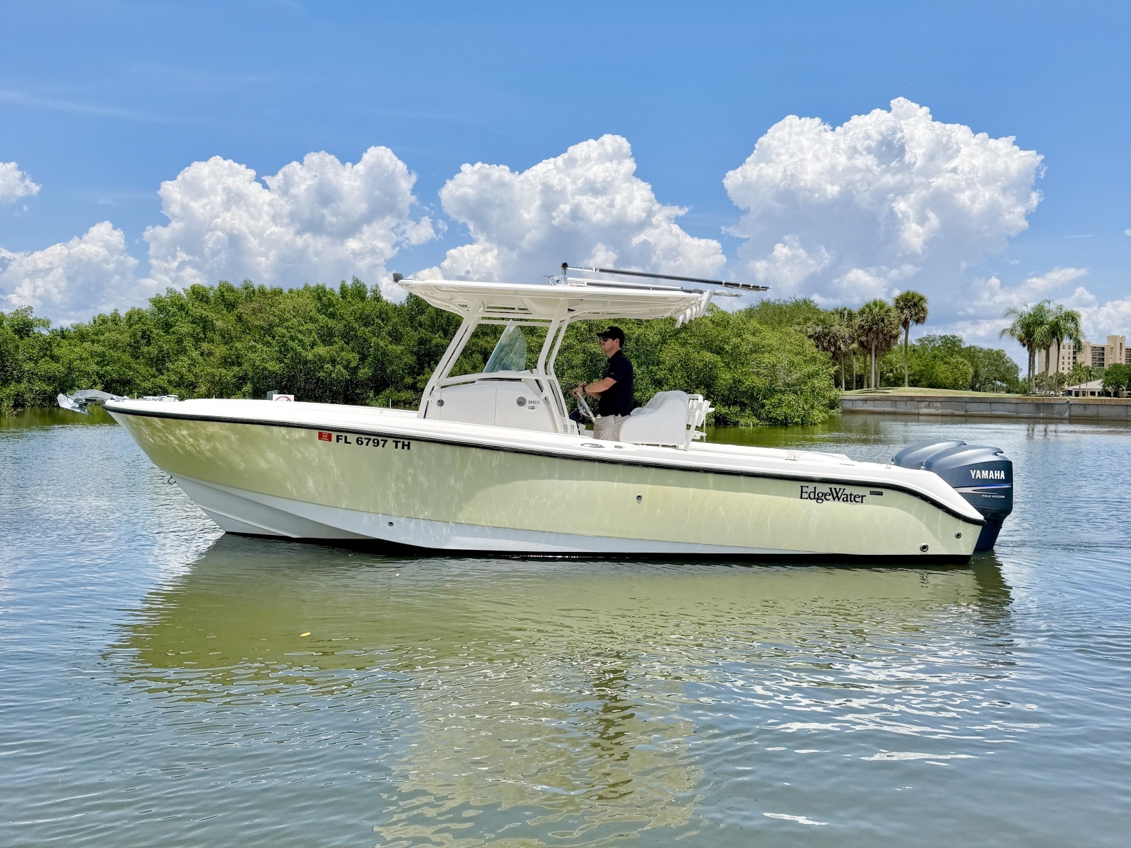 26ft Edgewater Yacht For Sale