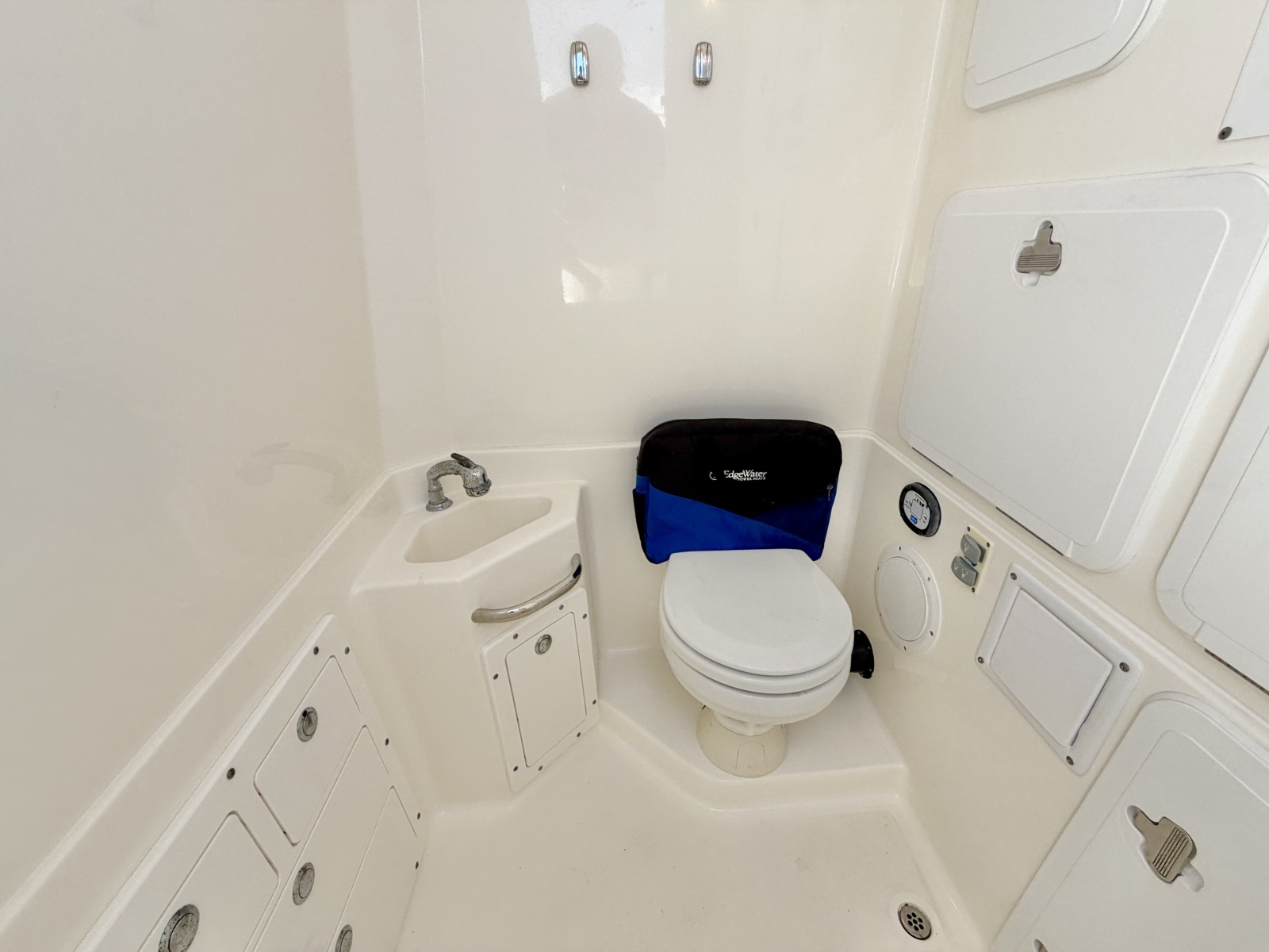 26ft Edgewater Yacht For Sale