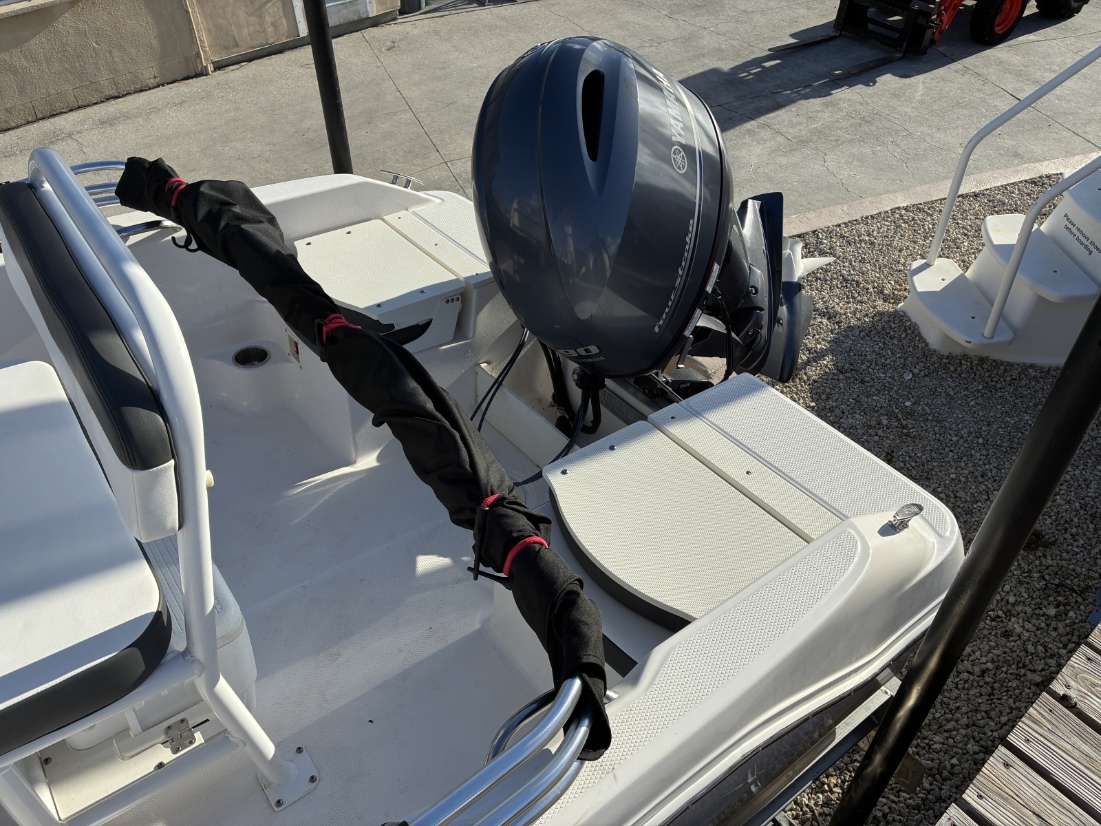 2025 Robalo R160 Center Console