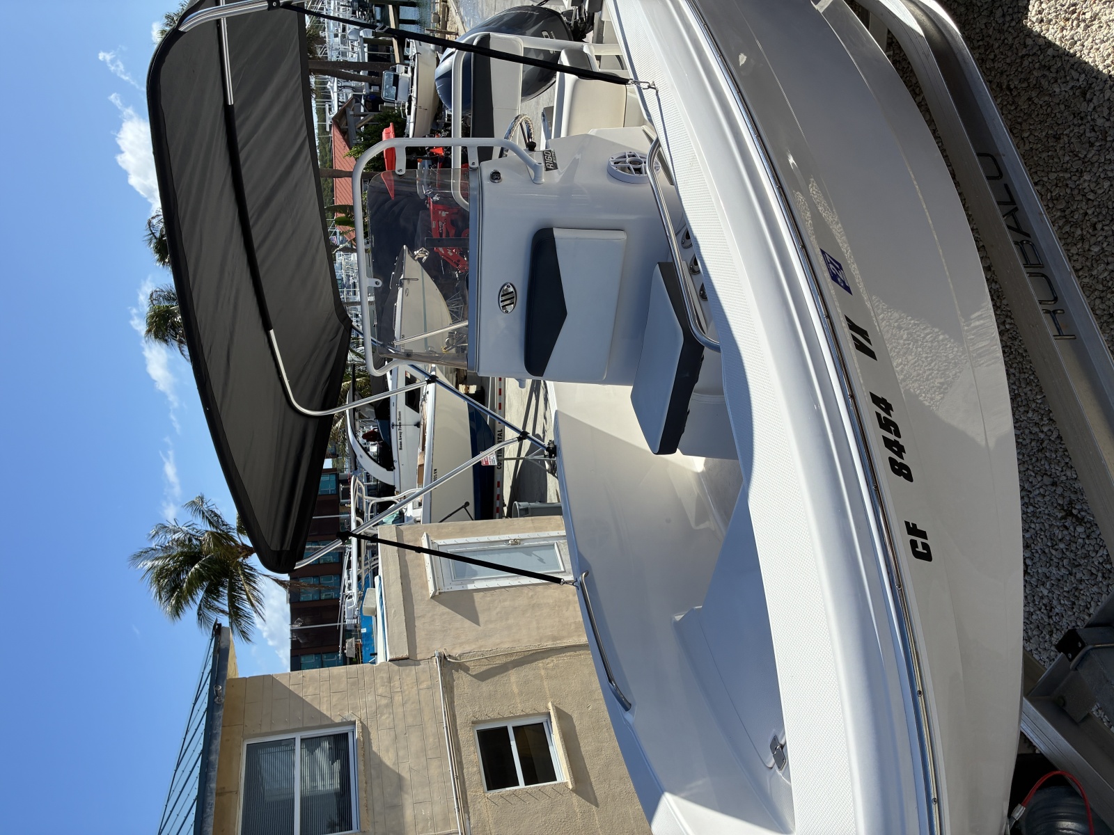 2025 Robalo R160 Center Console
