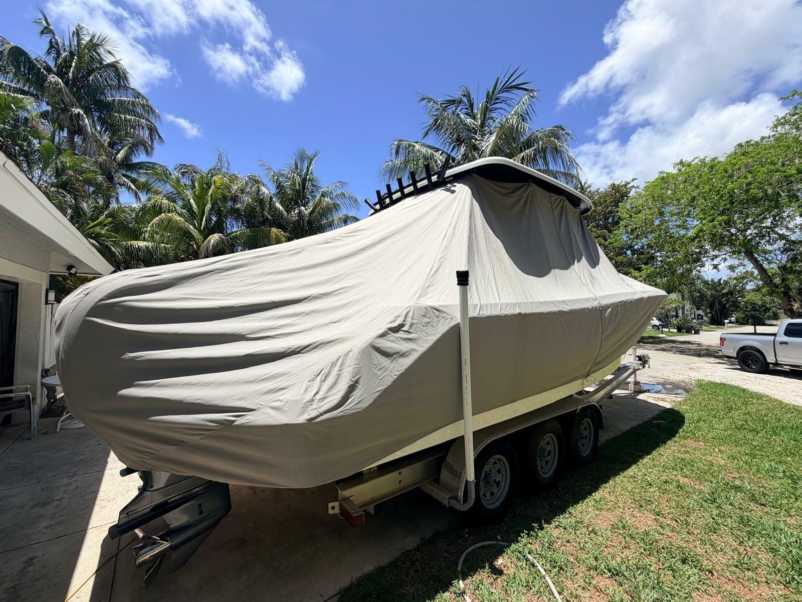 2022 Robalo R302 Center Console