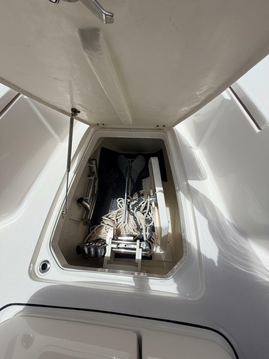 2022 Robalo R302 Center Console