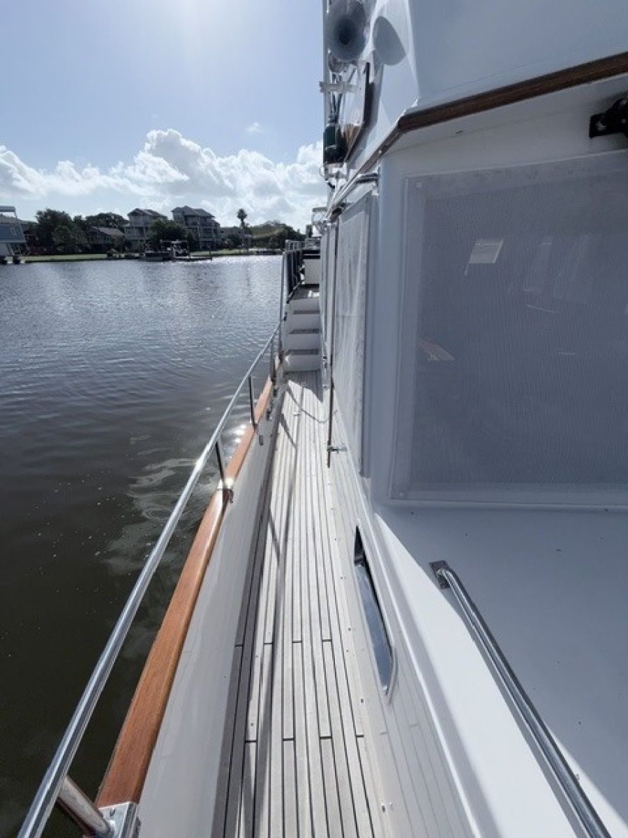 2003 Grand Banks Flybridge Motor Yacht